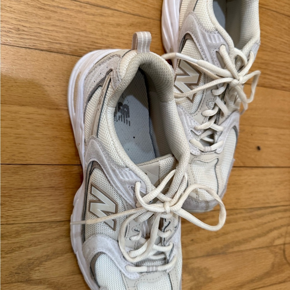 New Balance 539 Off-White and Light Gray Running Shoes, Women's 9, Men's 7.5